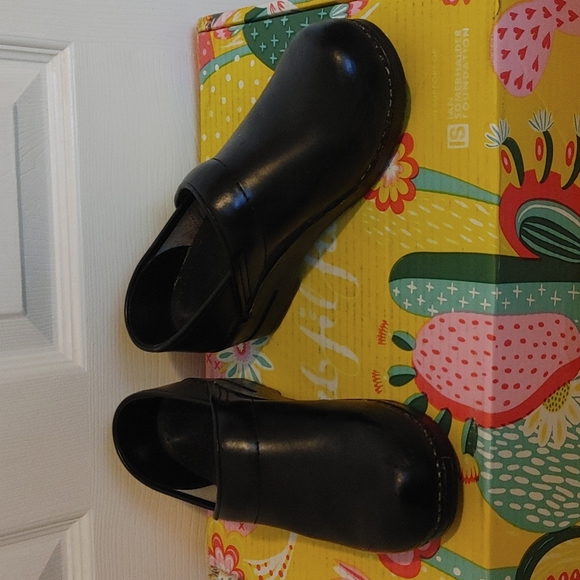 Sanita Clogs - Picture 1 of 2